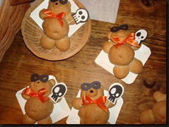 Halloween bread bears 004